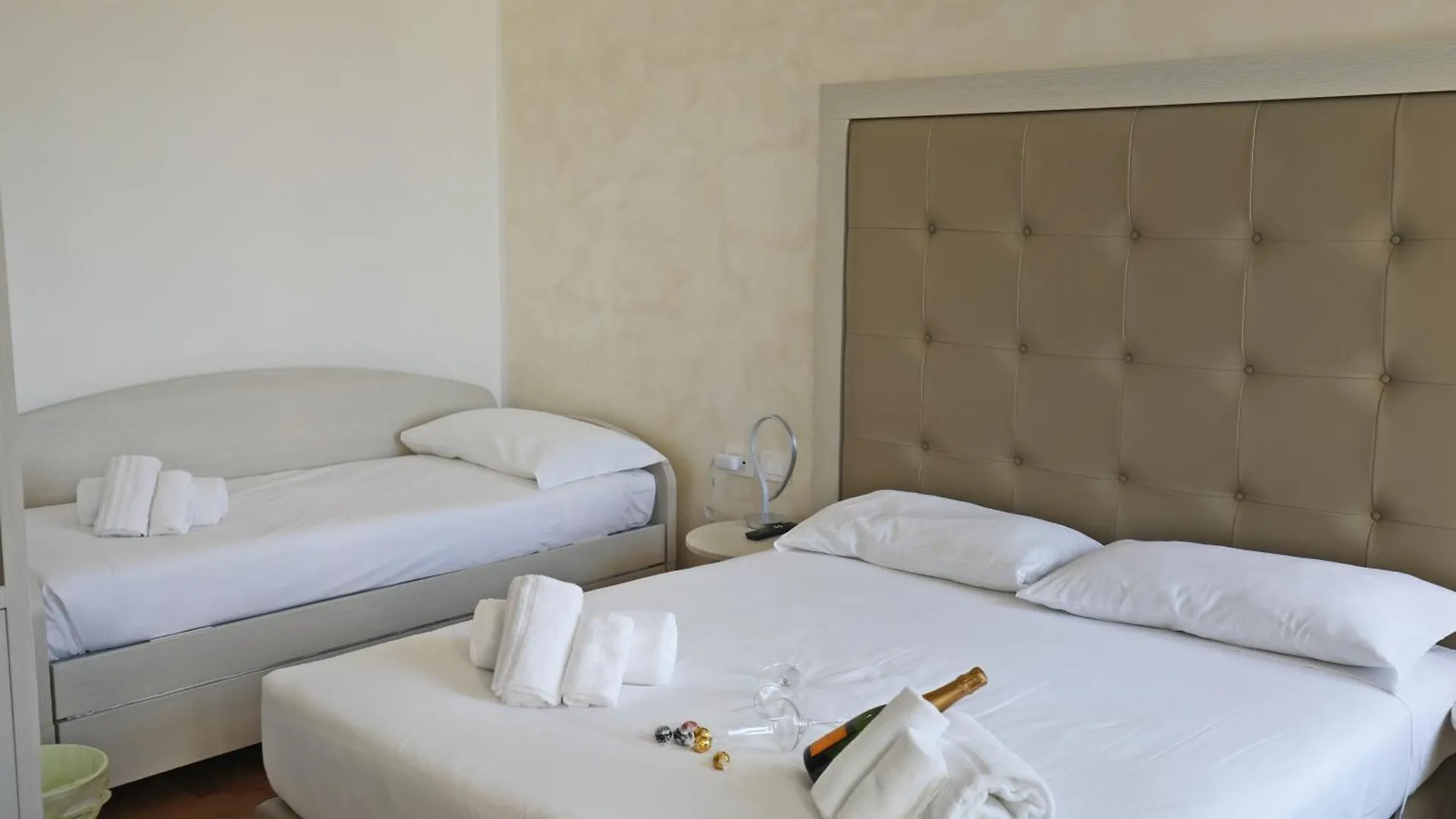 Romerooms Condotti Guest house